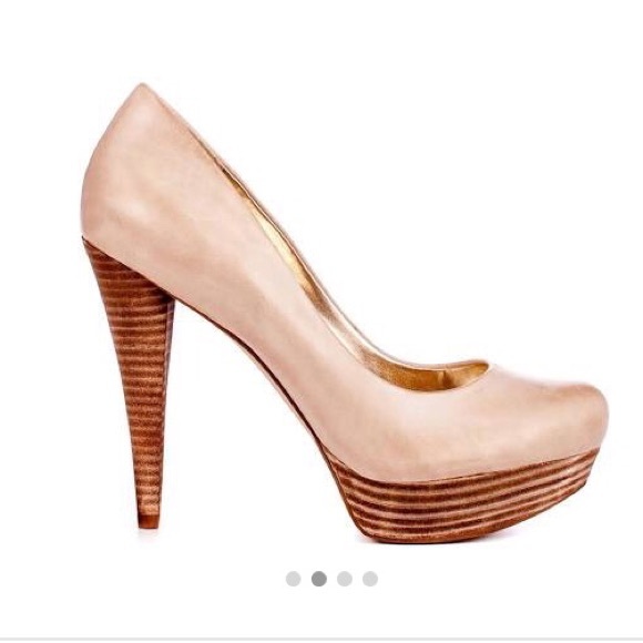 👠NWT GUESS LIGHT NATURAL LEATHER HEELS 👠 - Picture 2 of 6